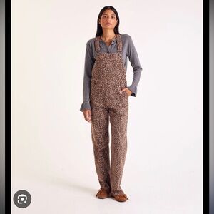 Chic Leopard Print Jumpsuit